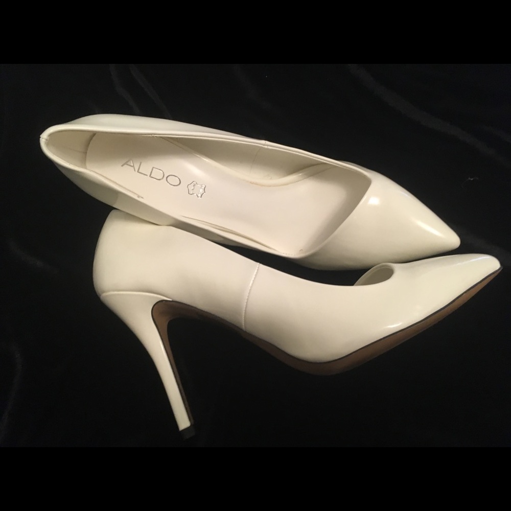 ALDO NY DAUDIA  White Pumps Size 9